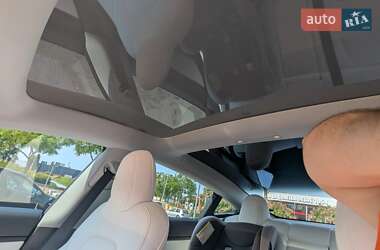 Седан Tesla Model 3 2020 в 