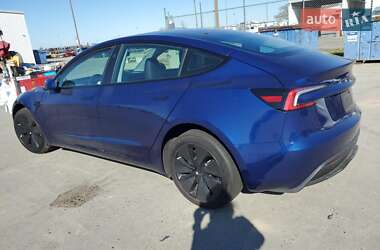 Седан Tesla Model 3 2025 в 