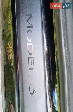 Седан Tesla Model 3 2022 в 