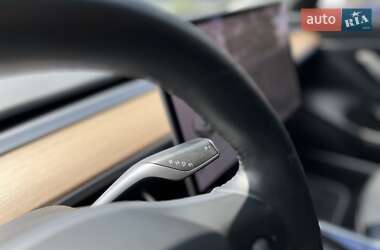 Седан Tesla Model 3 2020 в 