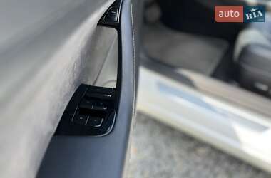 Седан Tesla Model 3 2020 в 