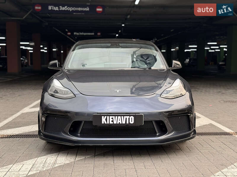 Седан Tesla Model 3 2021 в Киеве