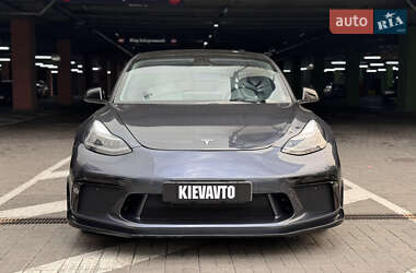 Седан Tesla Model 3 2021 в 