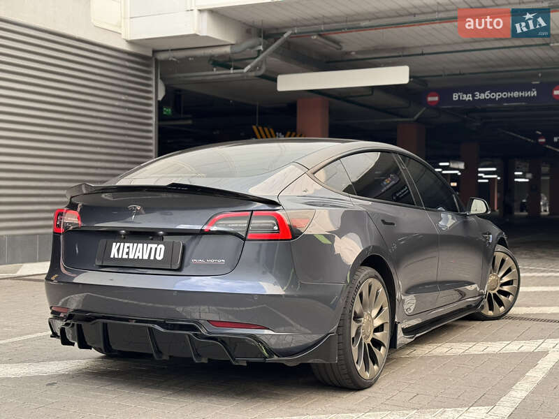 Седан Tesla Model 3 2021 в Киеве