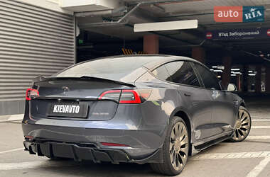 Седан Tesla Model 3 2021 в 