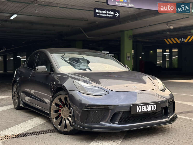 Седан Tesla Model 3 2021 в Киеве