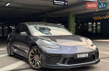 Седан Tesla Model 3 2021 в 