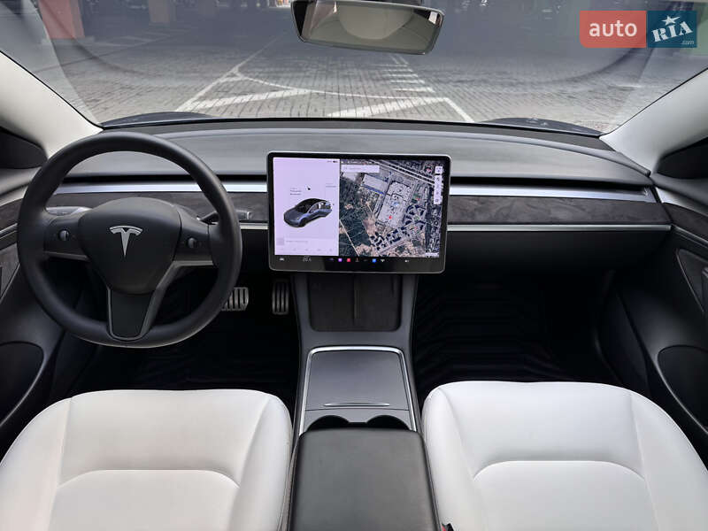 Седан Tesla Model 3 2021 в Киеве