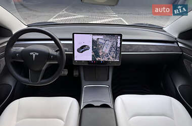 Седан Tesla Model 3 2021 в 
