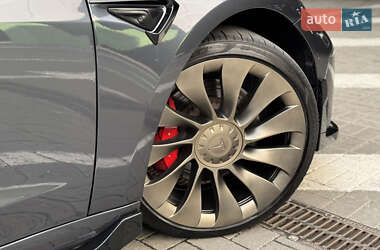 Седан Tesla Model 3 2021 в 