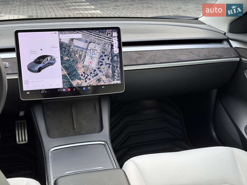 Седан Tesla Model 3 2021 в Киеве
