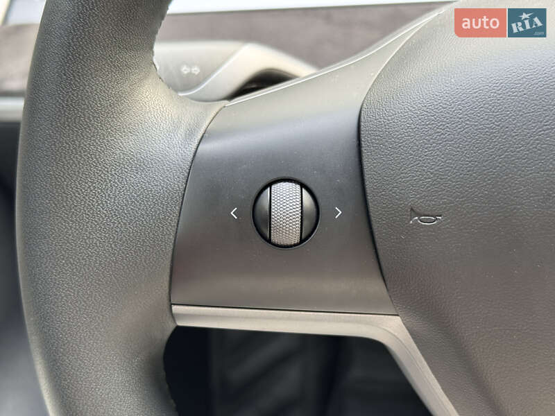 Седан Tesla Model 3 2021 в Киеве