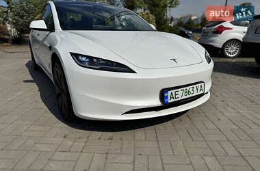 Седан Tesla Model 3 2024 в 