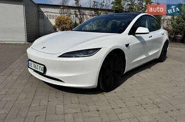 Tesla Model 3 2024