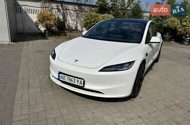 Седан Tesla Model 3 2024 в 