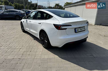 Седан Tesla Model 3 2024 в 