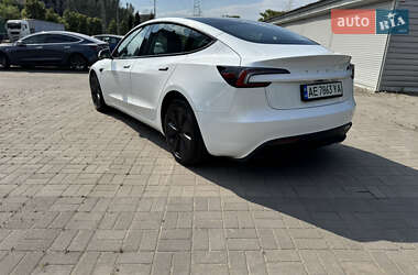 Седан Tesla Model 3 2024 в 