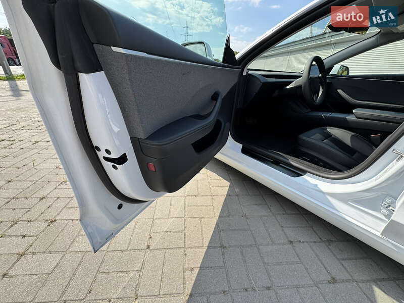 Седан Tesla Model 3 2024 в Днепре