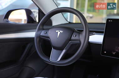 Седан Tesla Model 3 2022 в 