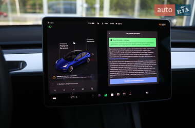 Седан Tesla Model 3 2022 в 
