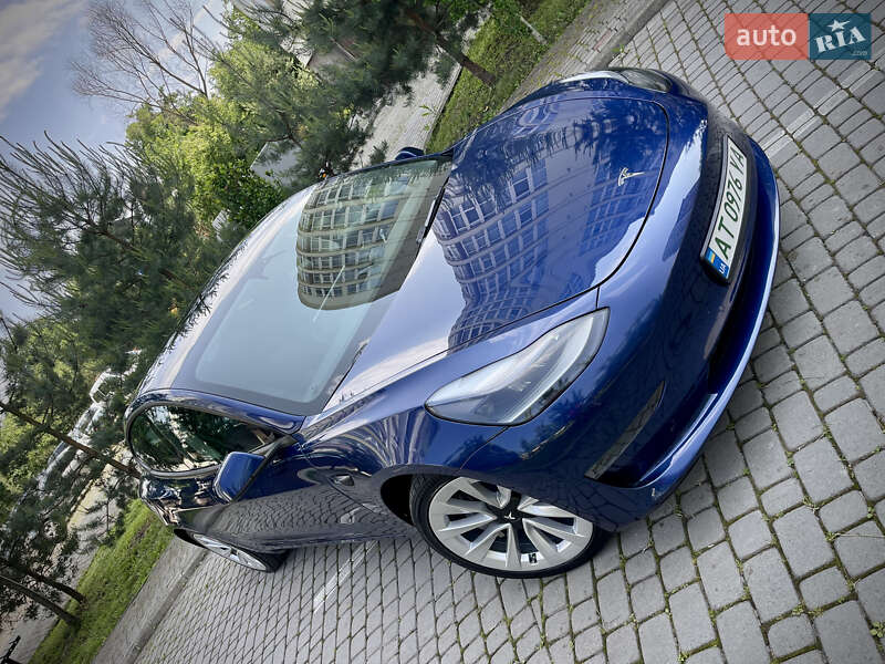 Седан Tesla Model 3 2022 в Ивано-Франковске