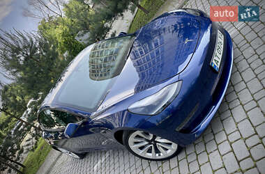 Седан Tesla Model 3 2022 в 