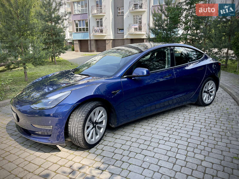 Седан Tesla Model 3 2022 в Ивано-Франковске