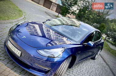 Седан Tesla Model 3 2022 в 