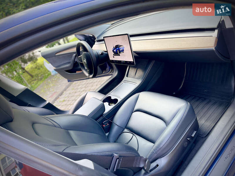Седан Tesla Model 3 2022 в Ивано-Франковске