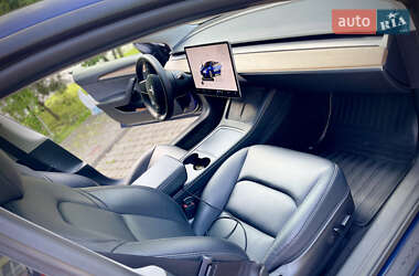 Седан Tesla Model 3 2022 в 