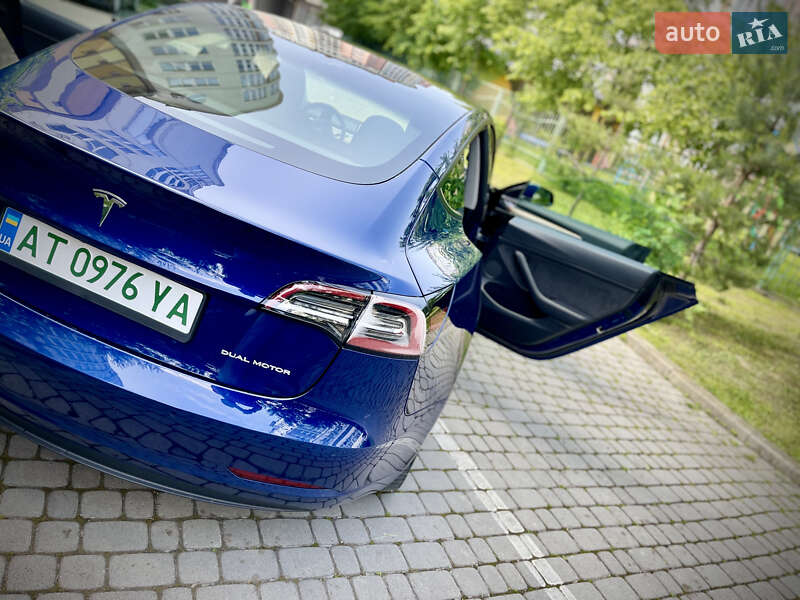 Седан Tesla Model 3 2022 в Ивано-Франковске