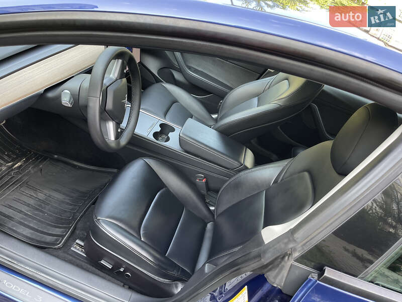 Седан Tesla Model 3 2022 в Ивано-Франковске