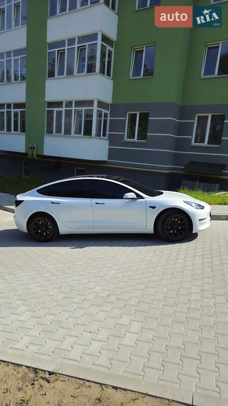 Седан Tesla Model 3 2021 в Новояворовске