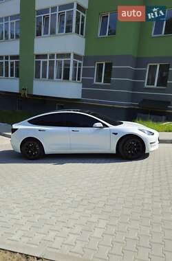 Седан Tesla Model 3 2021 в 