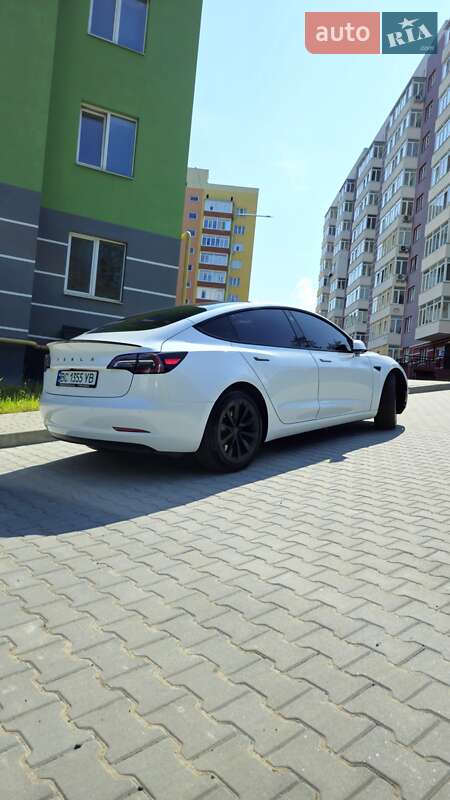 Седан Tesla Model 3 2021 в Новояворовске