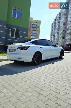Седан Tesla Model 3 2021 в 