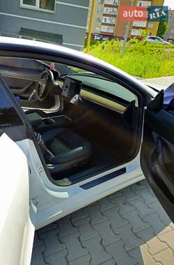 Седан Tesla Model 3 2021 в 