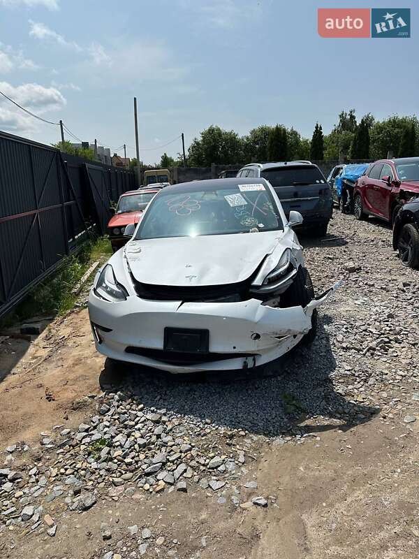 Седан Tesla Model 3 2018 в Львові