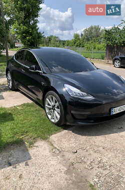 Седан Tesla Model 3 2019 в Бучі