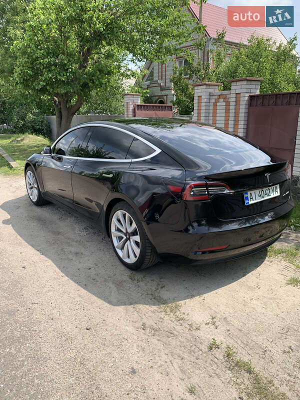 Седан Tesla Model 3 2019 в Буче