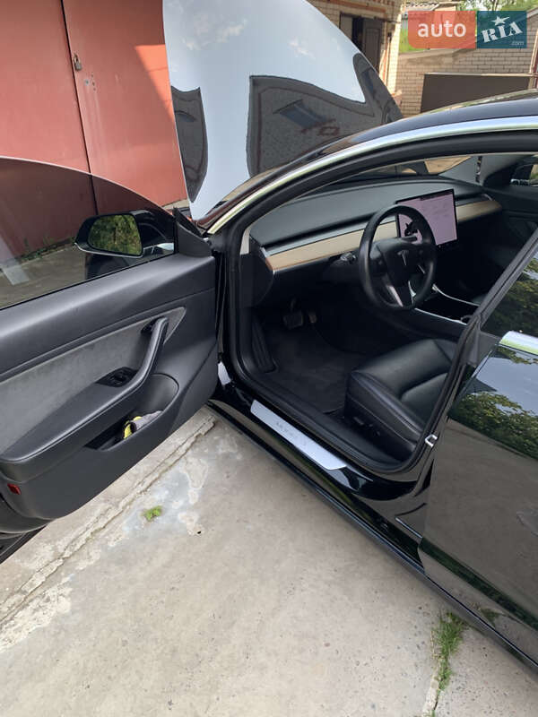 Седан Tesla Model 3 2019 в Буче
