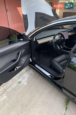 Седан Tesla Model 3 2019 в 