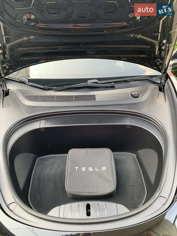 Седан Tesla Model 3 2019 в Буче