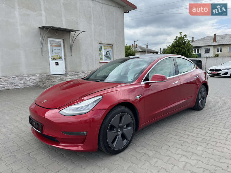 Седан Tesla Model 3 2020 в 