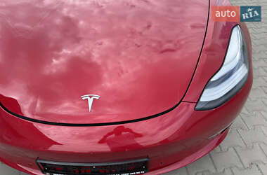 Седан Tesla Model 3 2020 в 