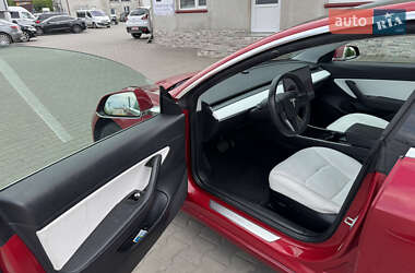 Седан Tesla Model 3 2020 в 