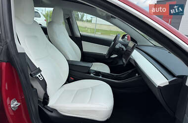 Седан Tesla Model 3 2020 в 