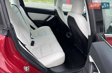 Седан Tesla Model 3 2020 в 