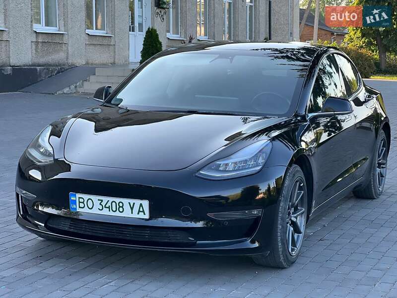 Седан Tesla Model 3 2019 в Кременці