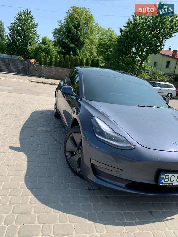 Седан Tesla Model 3 2021 в 